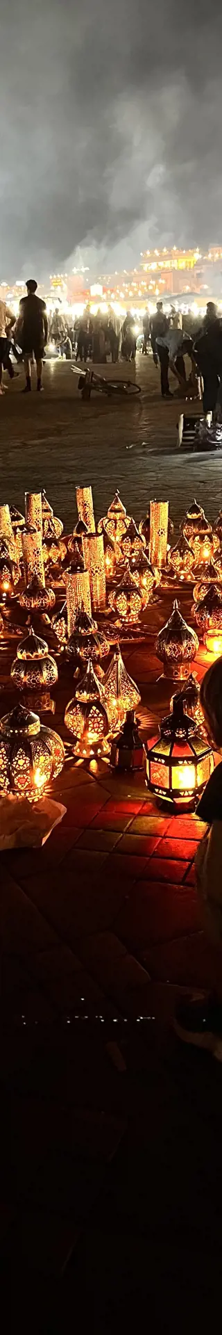 Schlangenbeschwörer und Gaukler